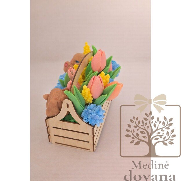 Velykinė muilo gėlių kompozicija su zuikučiais – rankų darbo dovana