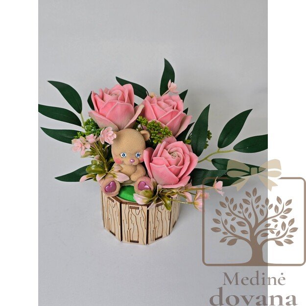 Rožės prie meškučio