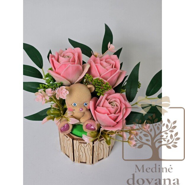 Rožės prie meškučio