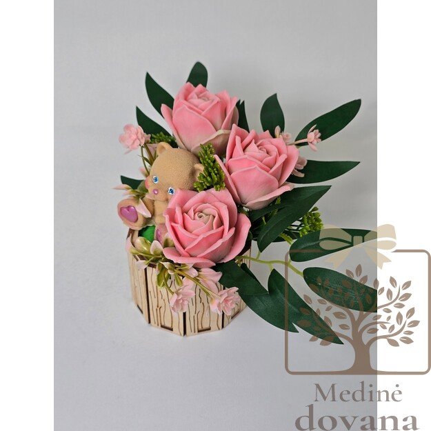 Rožės prie meškučio