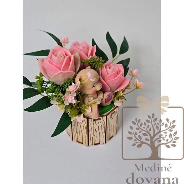 Rožės prie meškučio