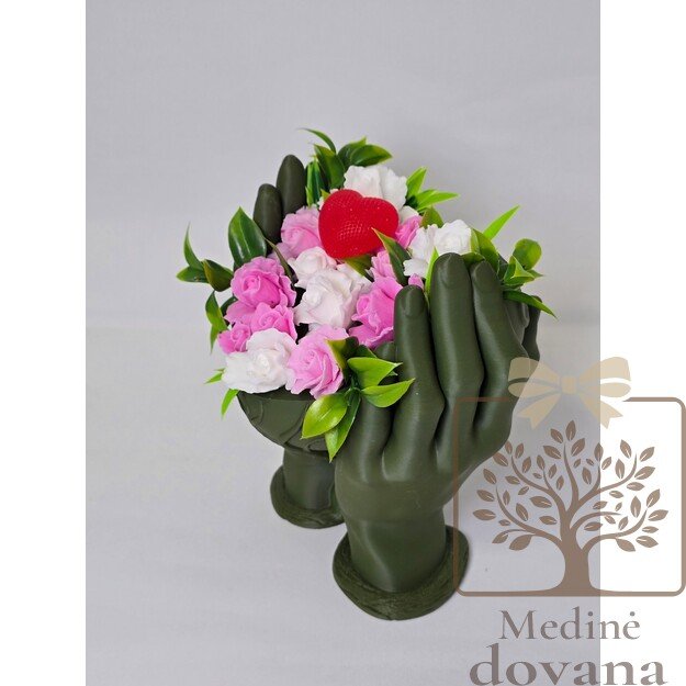 Muilo gėlės rankų vazoje