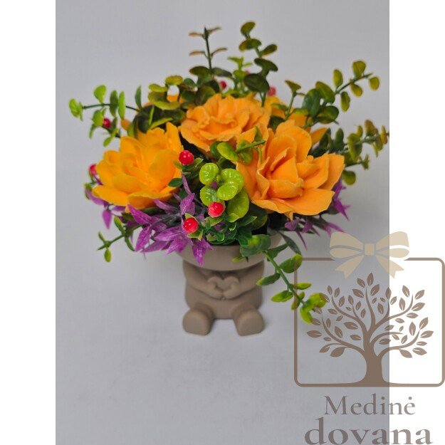 Ryškių spalvų dovana Mamai – muilo gėlių kompozicija su žalumos akcentais