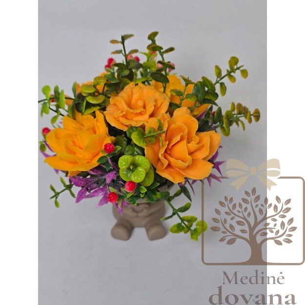 Ryškių spalvų dovana Mamai – muilo gėlių kompozicija su žalumos akcentais