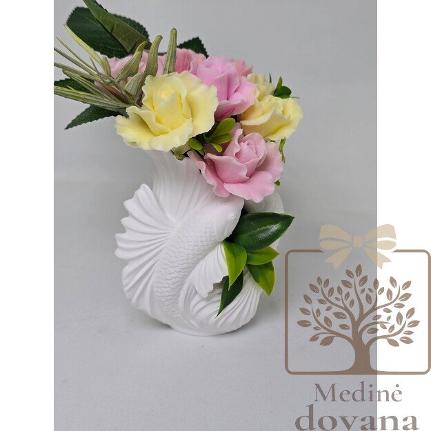 Koi žuvyčių vazonėlis – elegantiška muilo gėlių kompozicija