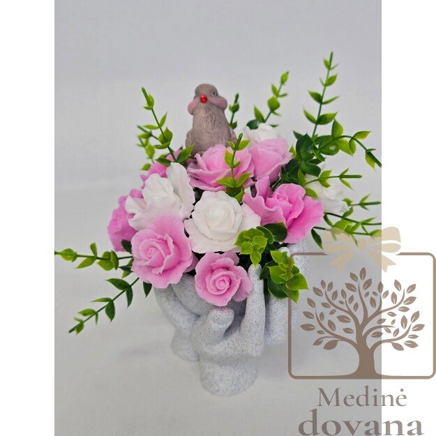 Muilo gėlės rankų vazoje su paukšteliu