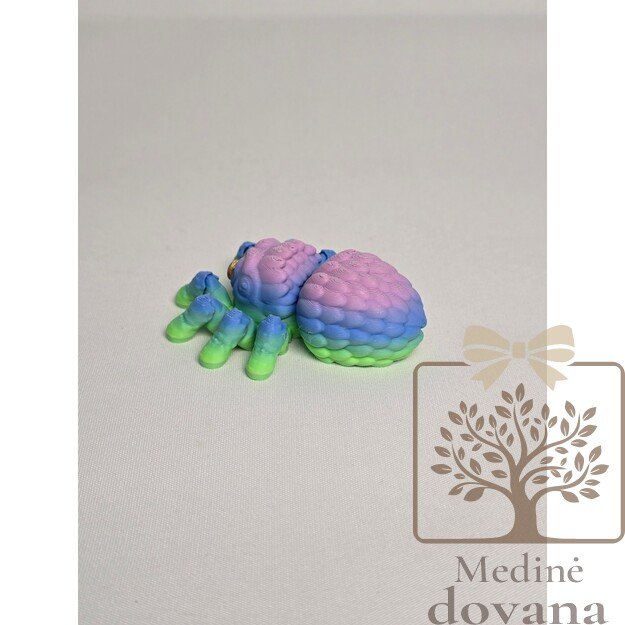 Spalvotas voriukas – lanksti 3D spausdinta figūrėlė vaikams