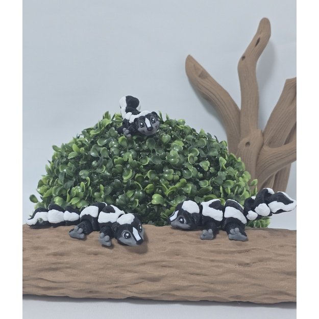 Judantis 3D skunkas „Juostukas“