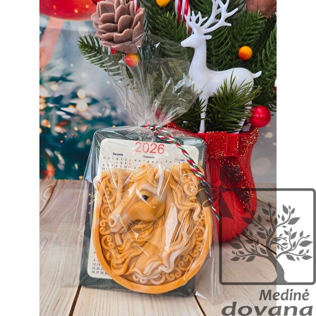 Muiliukas "ruda-balta arklys su pasaga" ir kalendoriumi