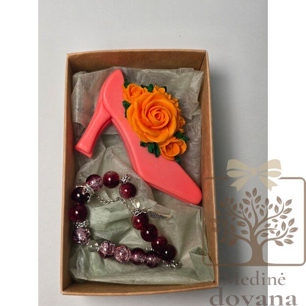 Dovanų rinkinys moteriai „Rožinė Elegancija“ – rankų darbo muilas ir apyrankė