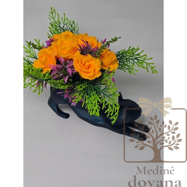 Elegantiška katė su gėlėmis – išskirtinė muilo gėlių dovana Mamai