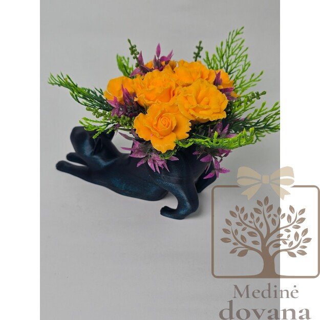 Elegantiška katė su gėlėmis – išskirtinė muilo gėlių dovana Mamai