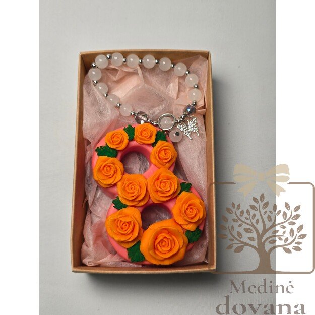 Moters dienos dovanų rinkinys „Kovo 8“ – muilas su rožėmis ir apyrankė