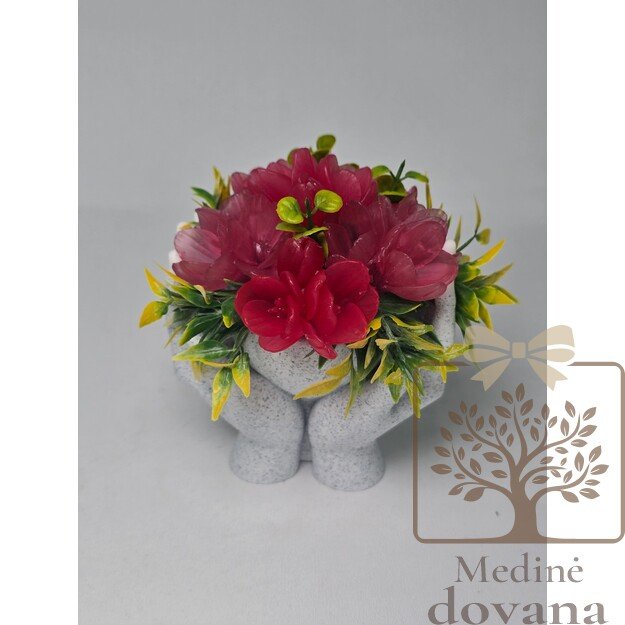 Šiluma Mamai – dekoratyvinė muilo gėlių dovana rankų formoje