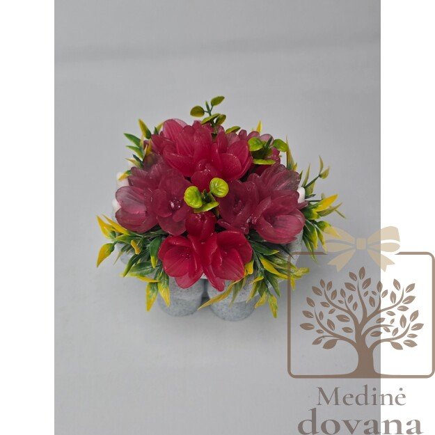 Šiluma Mamai – dekoratyvinė muilo gėlių dovana rankų formoje