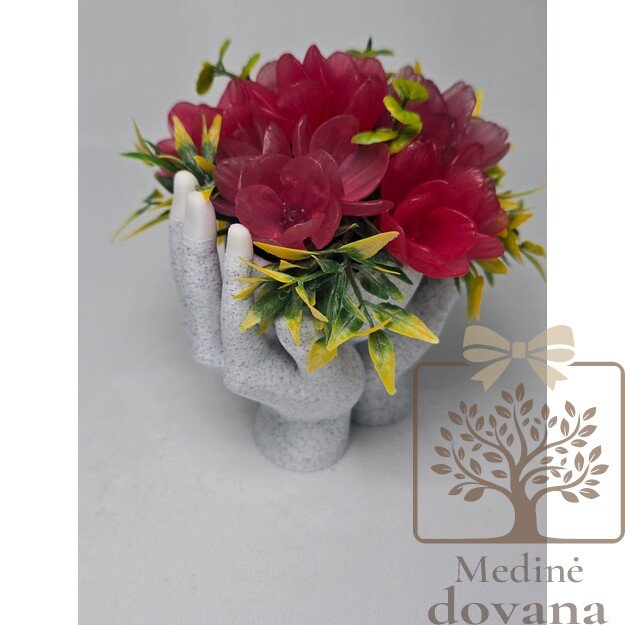 Šiluma Mamai – dekoratyvinė muilo gėlių dovana rankų formoje