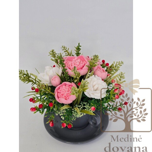 Rožinių bijūnų muilo gėlių kompozicija puodelyje – elegantiška dovana Mamai