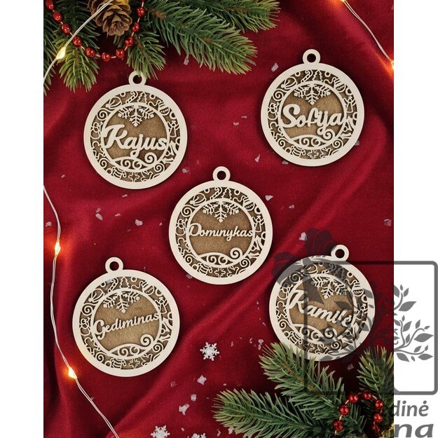 Kalėdiniai žaisliukai su vardu "Kalėdinai Ornamentai"