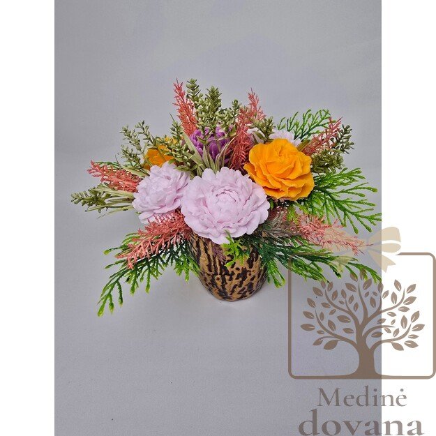 Vasaros spalvų kompozicija