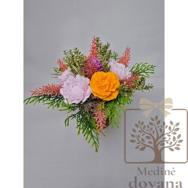 Vasaros spalvų kompozicija