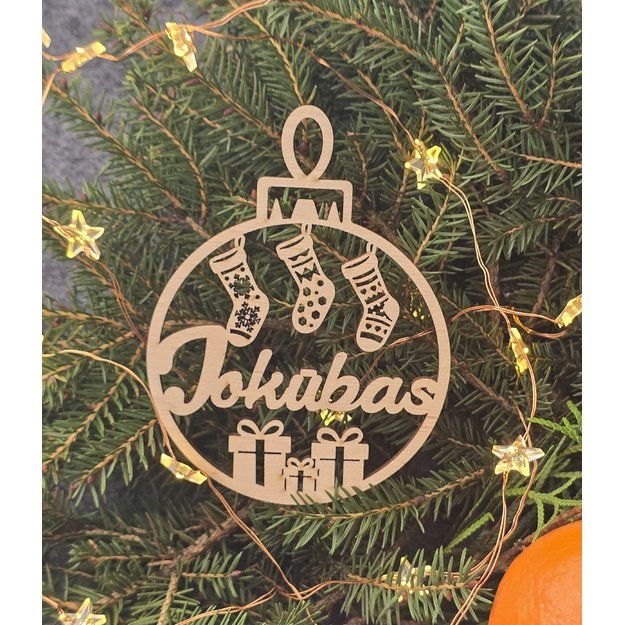 Vardinis medinis eglutės žaisliukas „Kalėdų laukimas“
